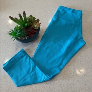 Lululemon Athletica Blue slub denim wunder under crop